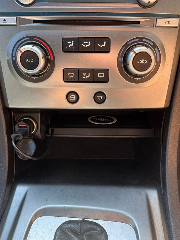 BA/BF Ford Falcon Wireless Phone Charger - USB